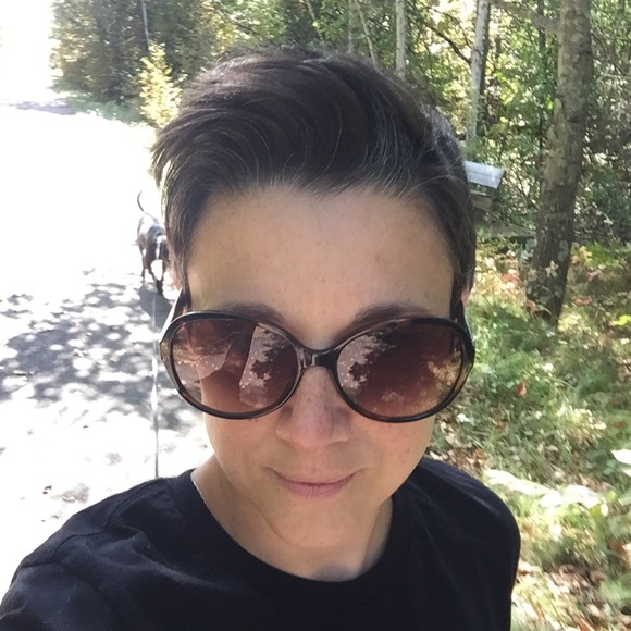 Meet your Posher, Jennifer - Picture 1 of 1